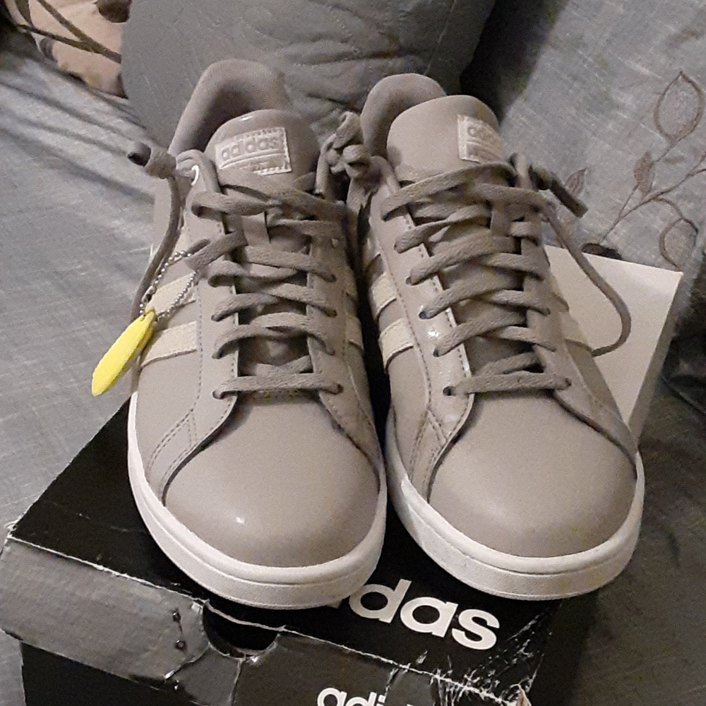 Shoes - Picture 4 of 4